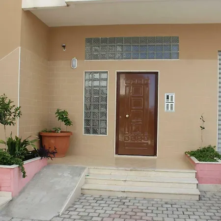 25 Apartment *